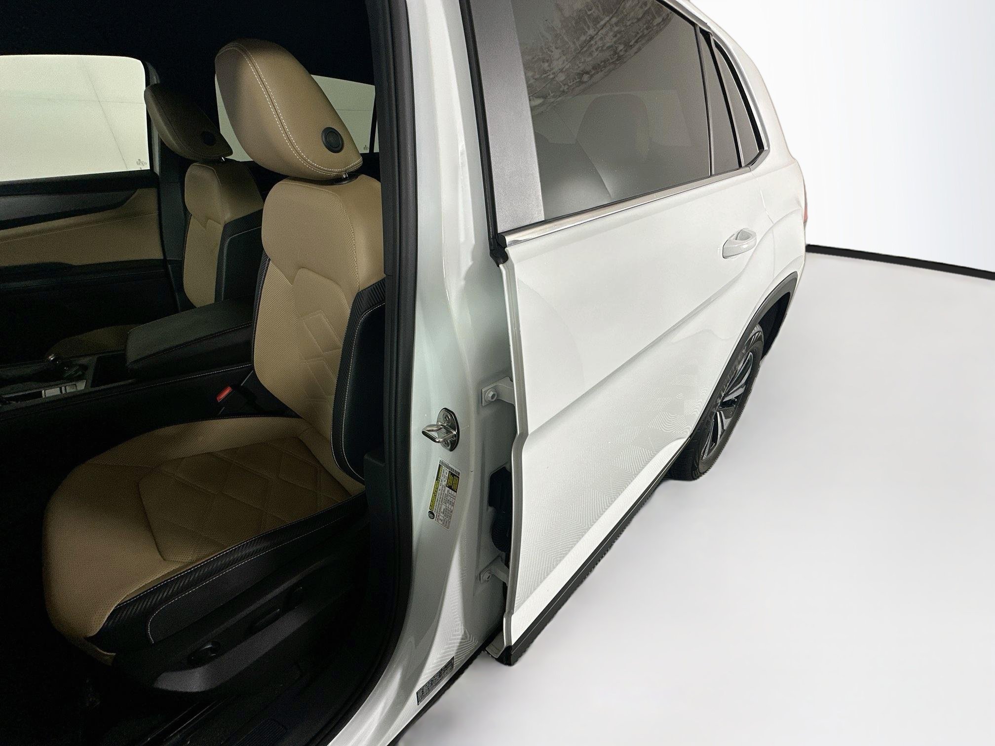 Used 2024 Volkswagen Atlas Cross Sport SE FWD image 12