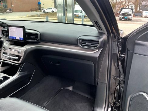 Used 2023 Ford Explorer XLT w/ Equipment Group 202A AWD/4WD image 13