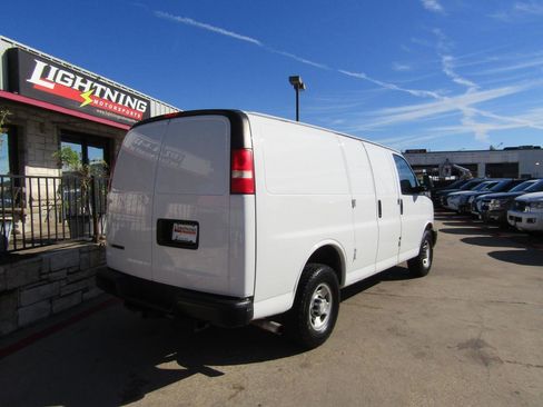 Used 2018 Chevrolet Express 3500 w/ Driver Convenience Package image 4
