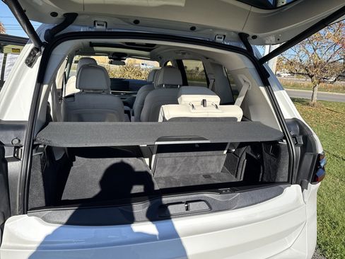 Used 2024 BMW X7 xDrive40i w/ Executive Package image 33