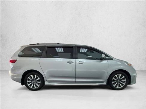 Used 2020 Toyota Sienna Limited Premium AWD/4WD image 4
