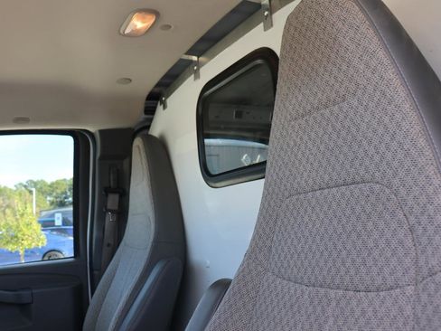 Used 2018 Chevrolet Express 2500 image 19