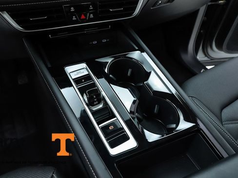 Used 2025 Volkswagen Atlas SE w/ Panoramic Sunroof Package FWD image 24