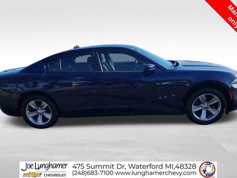 Used 2015 Dodge Charger SXT image 9