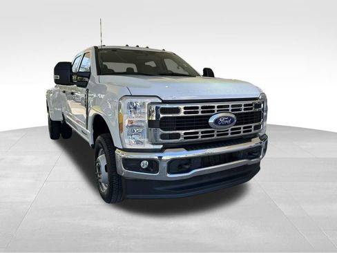 Used 2024 Ford F350 XLT w/ FX4 Off-Road Package AWD/4WD image 2