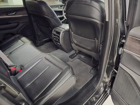 Used 2023 Jeep Grand Cherokee Limited AWD/4WD image 32