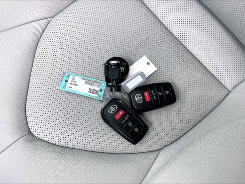 Used 2025 Toyota Grand Highlander FWD image 15