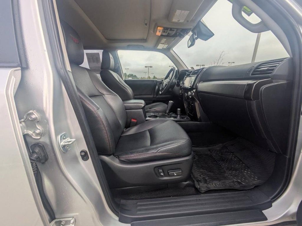 Used 2021 Toyota 4Runner Venture w/ Moonroof Package AWD/4WD image 32