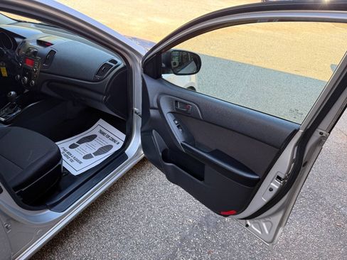 Used 2011 Kia Forte EX FWD image 21