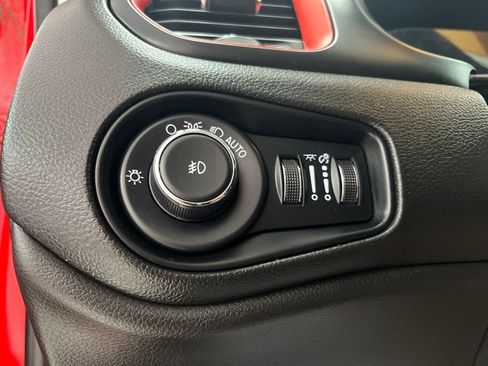 Used 2023 Jeep Renegade Latitude AWD/4WD image 20