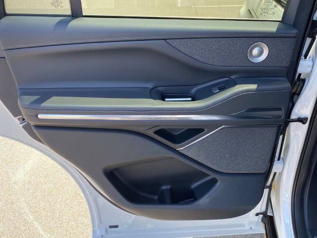 New 2027 Lincoln Navigator Reserve AWD/4WD image 9