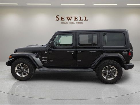 Used 2019 Jeep Wrangler Unlimited Sahara image 2