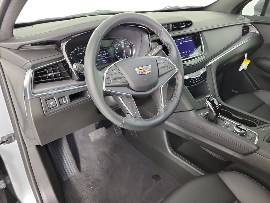 Certified 2025 Cadillac XT5 Luxury FWD image 17