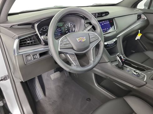 Certified 2025 Cadillac XT5 Luxury FWD image 17