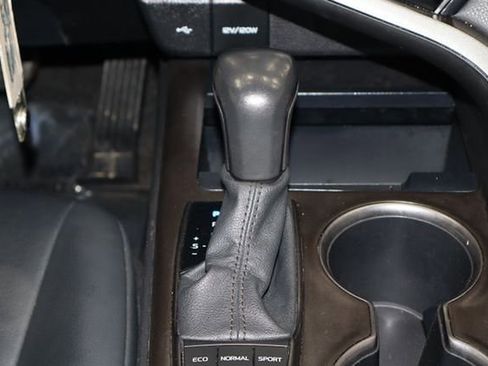 Used 2022 Toyota Camry SE image 34