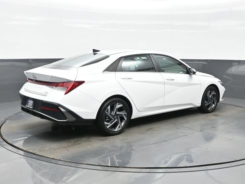Certified 2025 Hyundai Elantra Limited image 6