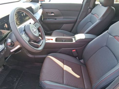 New 2026 Nissan Kicks SR FWD image 23