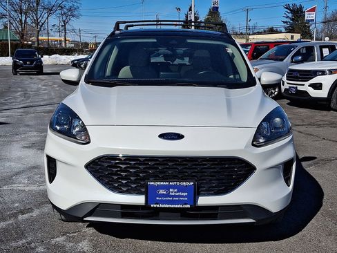 Used 2020 Ford Escape SE image 2