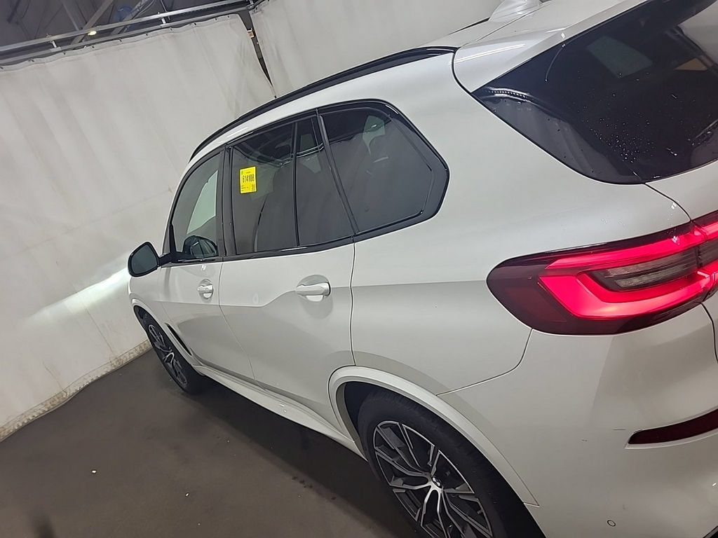Used 2022 BMW X5 xDrive40i w/ M Sport Package AWD/4WD image 4