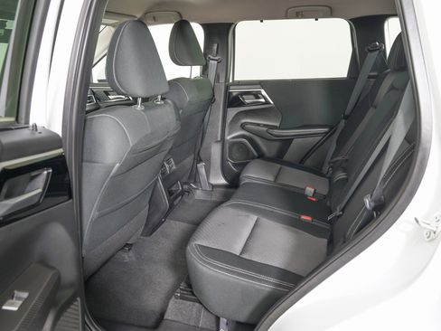 Used 2023 Mitsubishi Outlander ES image 12