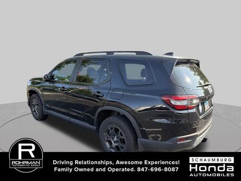 Used 2024 Honda Pilot TrailSport image 8