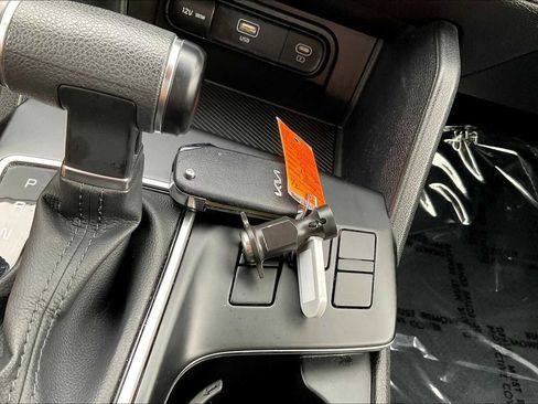 Used 2023 Kia Sportage LX image 10