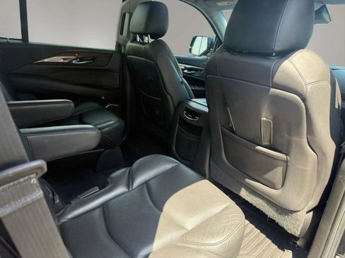 Used 2019 Cadillac Escalade Luxury AWD/4WD image 49