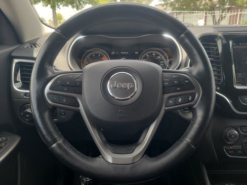 Used 2019 Jeep Cherokee Limited w/ Technology Group AWD/4WD image 9