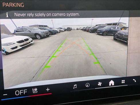 Used 2024 BMW X7 xDrive40i w/ Premium Package image 14