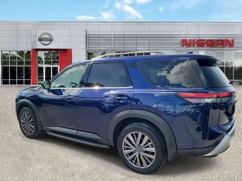 Certified 2024 Nissan Pathfinder SL w/ SL Premium Package FWD image 5