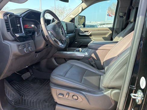 Certified 2024 Chevrolet Silverado 2500 LTZ w/ LTZ Plus Package image 32
