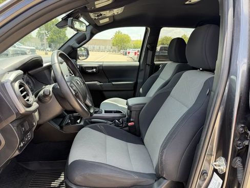 Used 2020 Toyota Tacoma TRD Off-Road AWD/4WD image 24