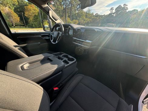 Used 2024 Chevrolet Silverado 2500 LT image 17