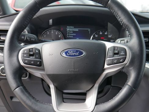 Used 2023 Ford Explorer XLT w/ Equipment Group 202A AWD/4WD image 37