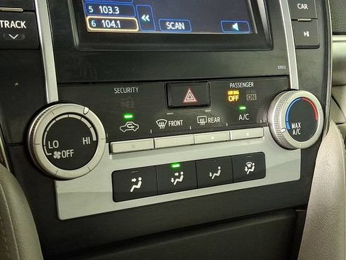 Used 2012 Toyota Camry LE FWD image 16