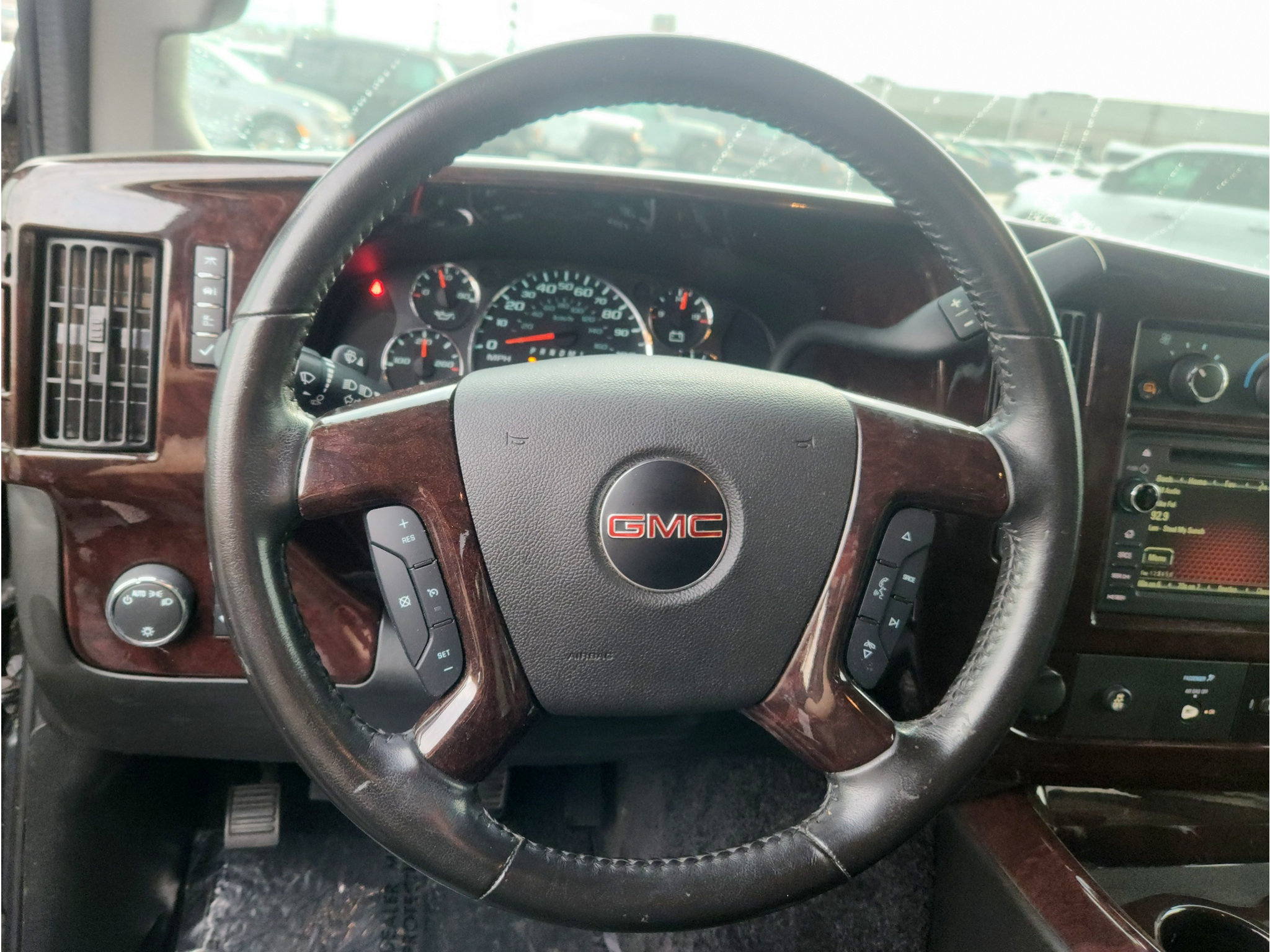 Used 2017 GMC Savana 2500 RWD image 27