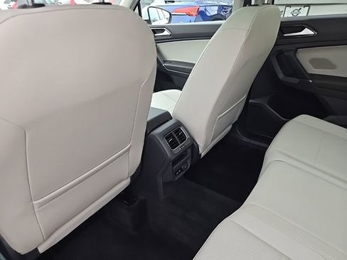Used 2018 Volkswagen Tiguan SE w/ Panoramic Sunroof Package image 13