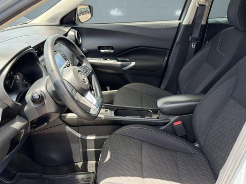 Used 2022 Nissan Kicks SV w/ Interior Electronics Package FWD image 5