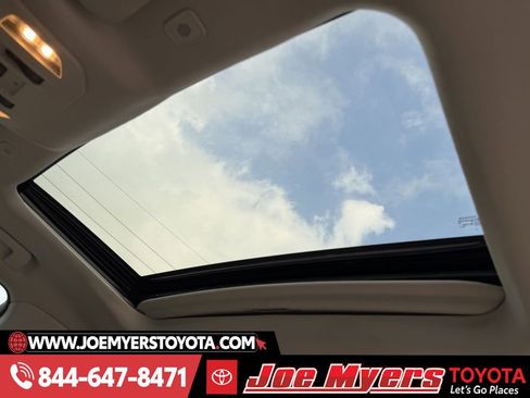 Used 2024 Toyota Highlander XLE image 29