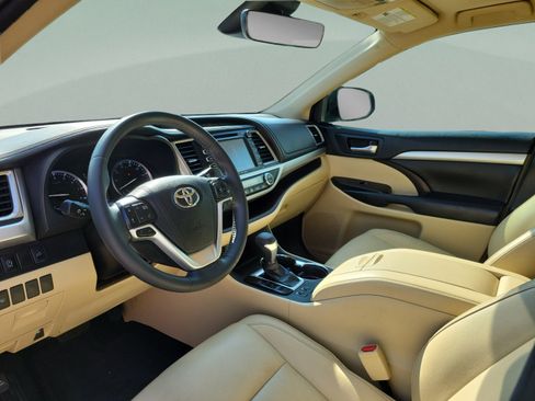 Used 2018 Toyota Highlander XLE FWD image 8