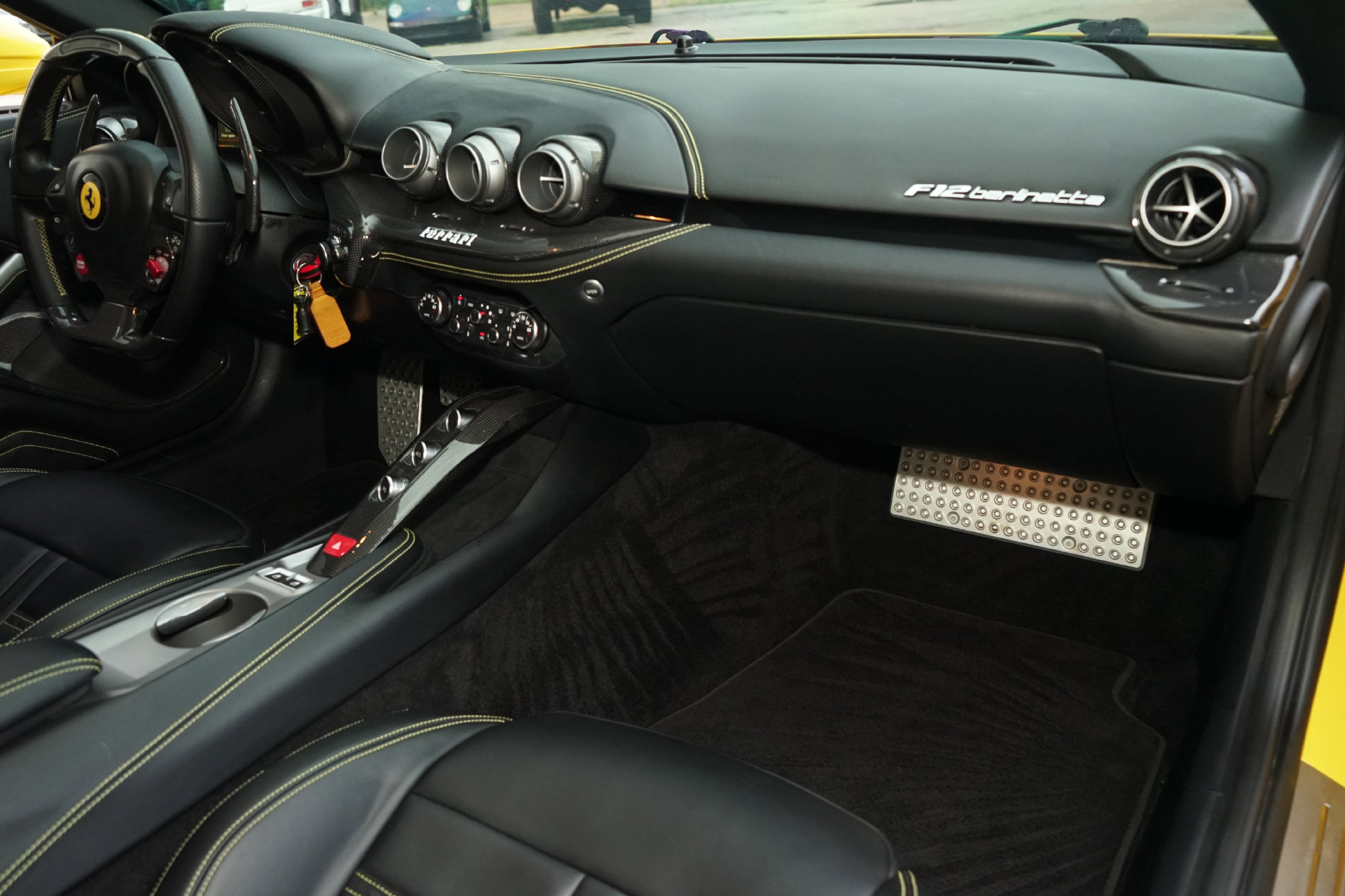 Used 2015 Ferrari F12 Berlinetta RWD image 13