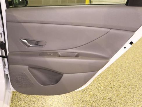 Used 2024 Hyundai Elantra SE FWD image 30