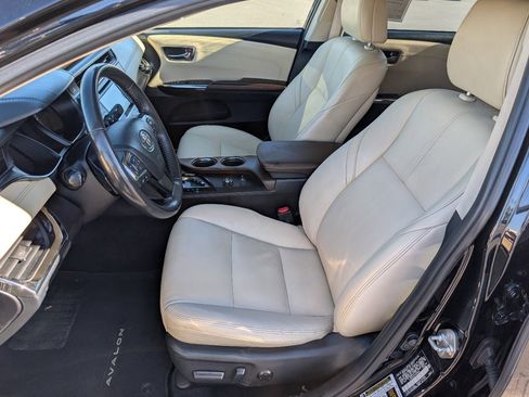 Used 2018 Toyota Avalon XLE image 2