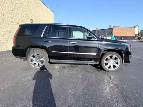 Used 2020 Cadillac Escalade Luxury AWD/4WD image 6