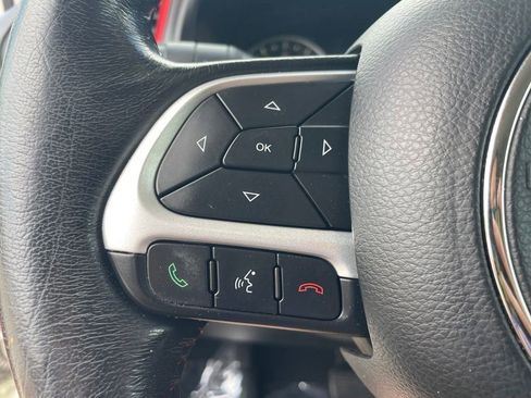 Used 2017 Jeep Renegade Trailhawk AWD/4WD image 28