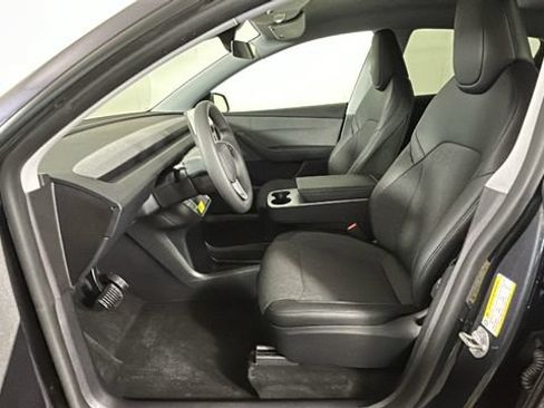 Used 2026 Tesla Model Y 2WD image 10