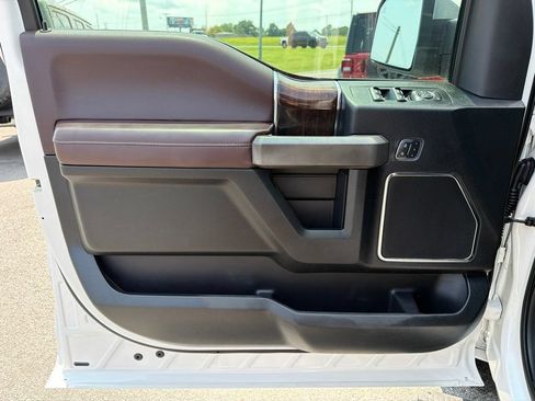 Used 2017 Ford F150 Platinum w/ Equipment Group 701A Luxury AWD/4WD image 29