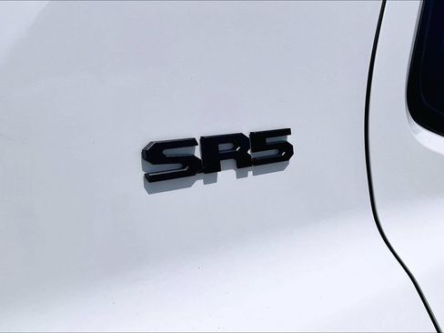 Used 2025 Toyota 4Runner SR5 AWD/4WD image 36