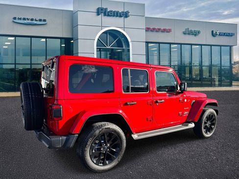 Used 2024 Jeep Wrangler Unlimited Sahara w/ Technology Group image 2