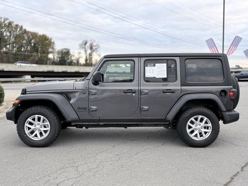 Used 2023 Jeep Wrangler Sport S image 4
